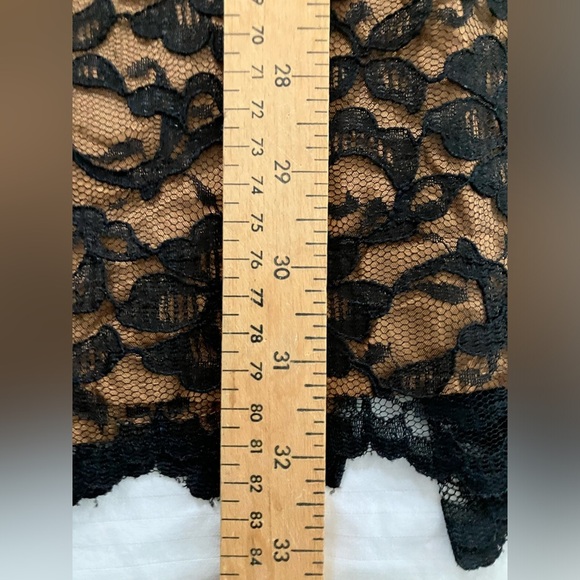 Women’s little black lace Dress - vintage look - lined with copper toned fabric - Picture 15 of 15